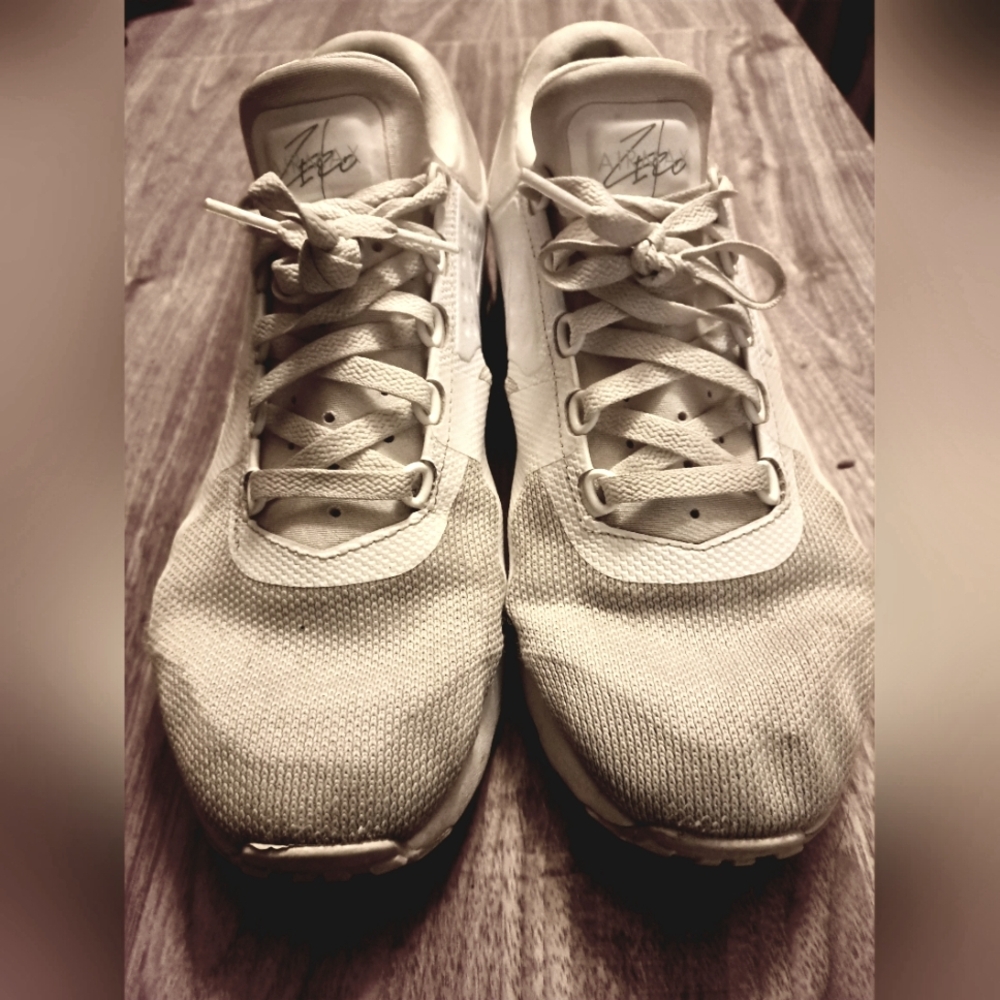 Mens White Sneakers - Nike AirMax Zero Size 12